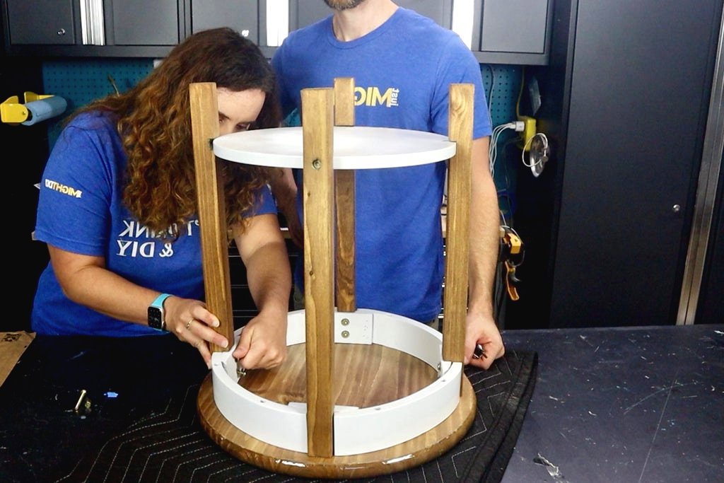 Стол из дерева и эпоксидной смолы своими руками - фото 22