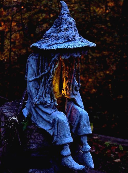 Оригинальная ведьма из бетона - фото 19