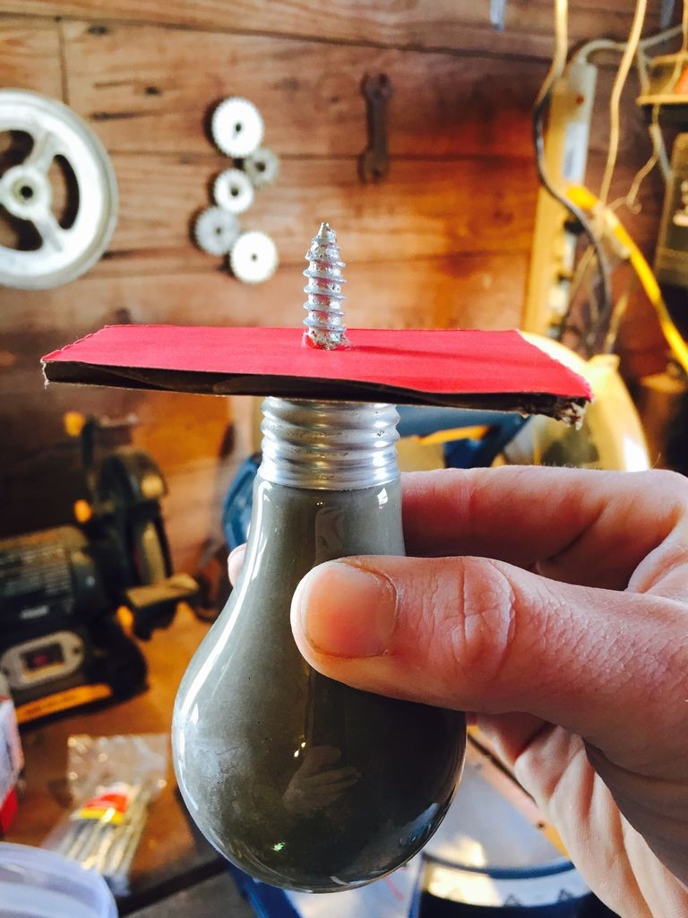 Необычная вешалка из бетонных лампочек - фото 9