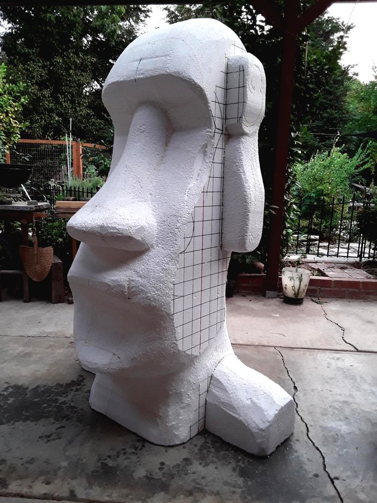 Необычный способ украсить сад статуей из пенополистирола - фото 13