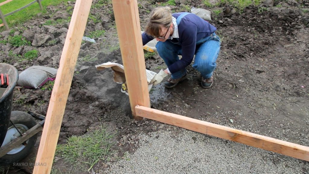 Уютная беседка с декоративной решеткой - фото 5