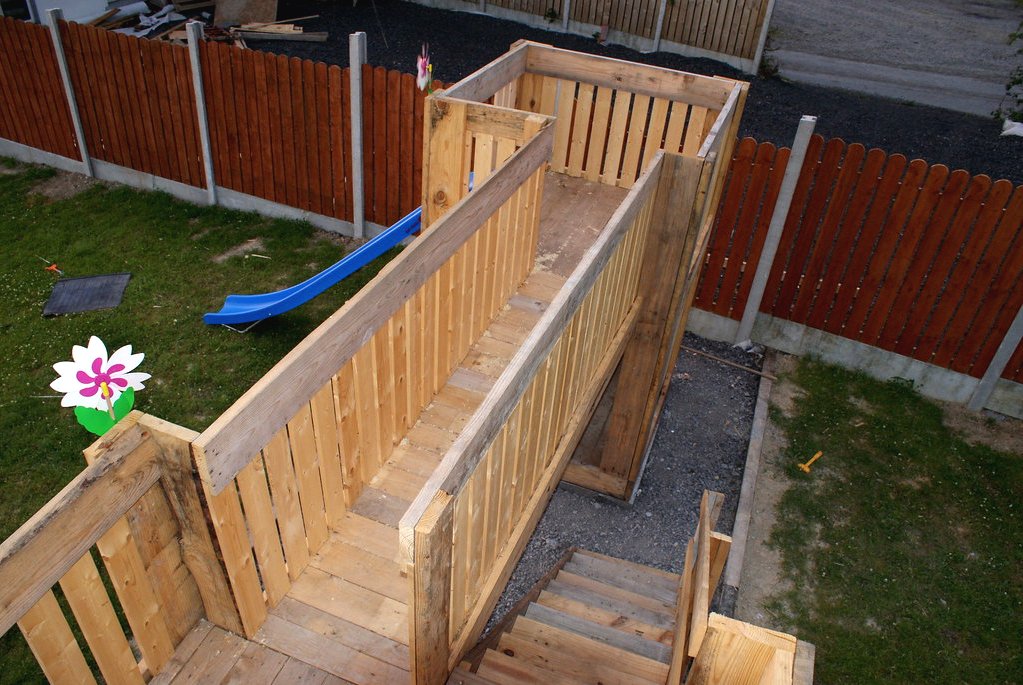 Детский домик из поддонов - фото 4