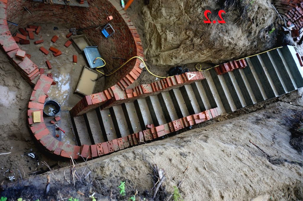 Необычный погреб из кирпича в 7 кв. м - фото 4