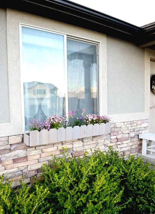 Интересные подоконные ящики для цветочных горшков. - фото 17