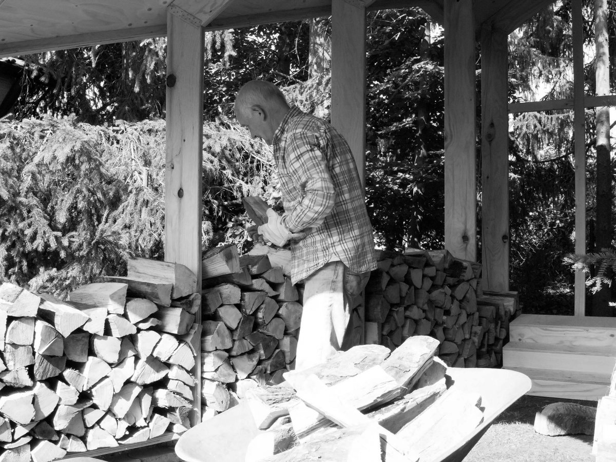 Необычный дровяник - беседка своими руками - фото 2