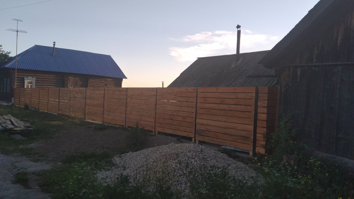 Оригинальный забор из дерева - фото 9