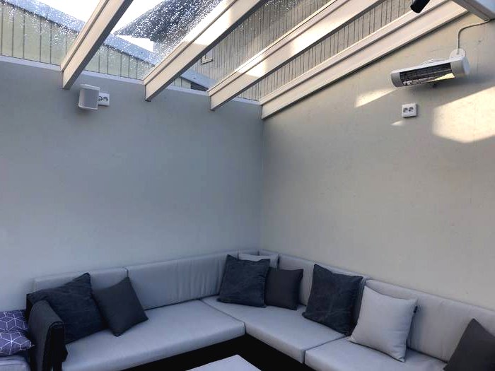 Необычная закрытая беседка - фото 11