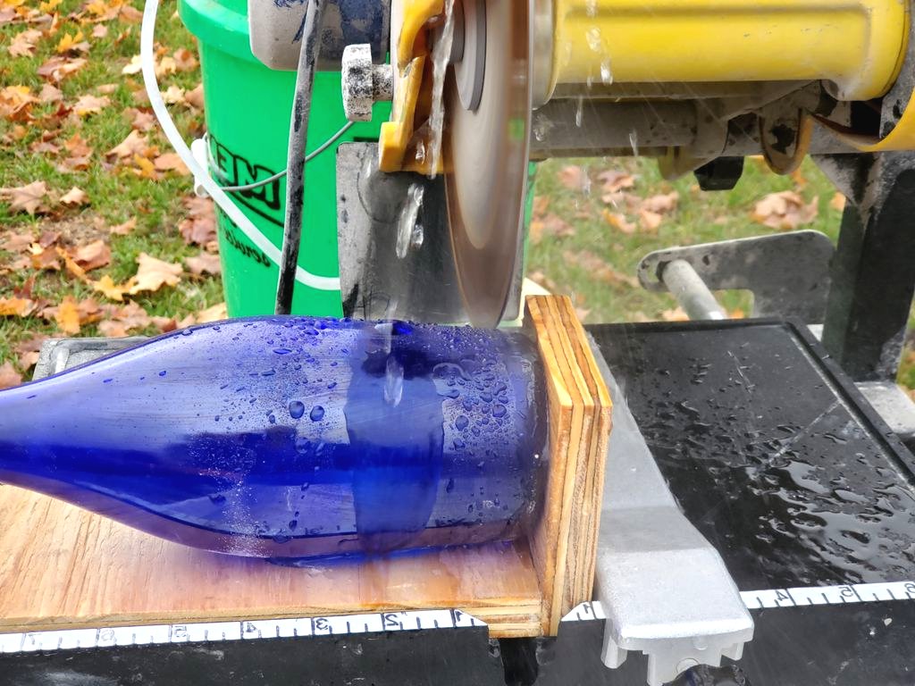 Лампа из винных бутылок - фото 4