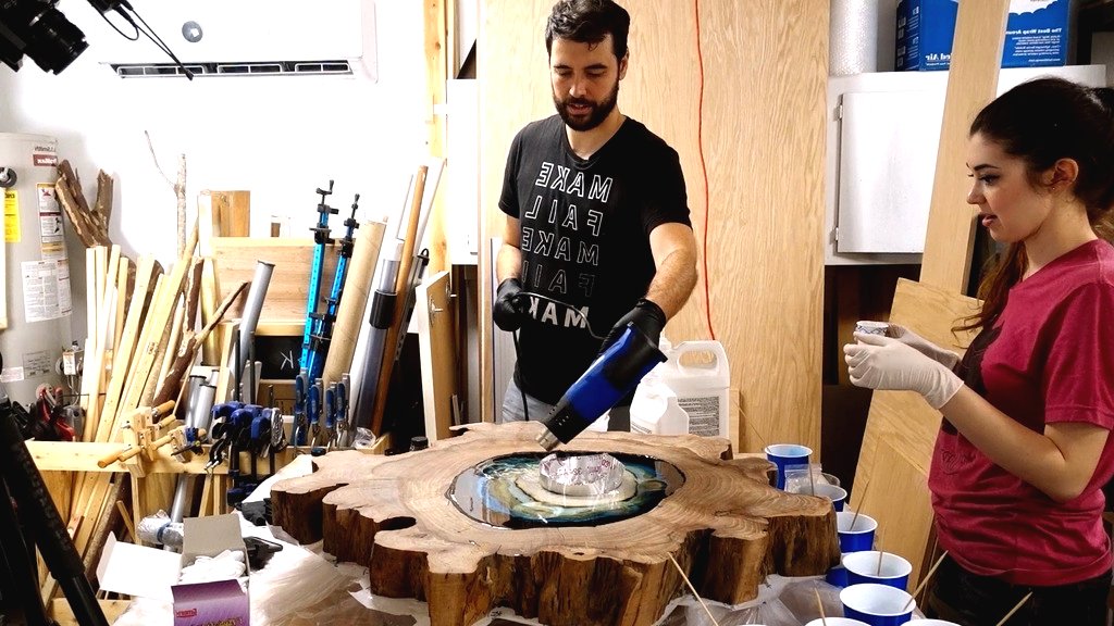 Стол из эпоксидной смолы и дерева своими руками - фото 8