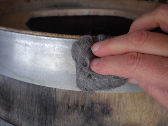 Из деревянной бочки раковина - фото 14