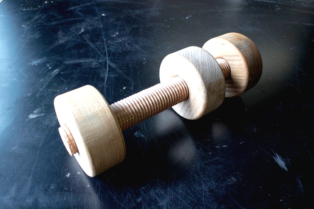 Столик с небольшим очагом в центре - фото 4