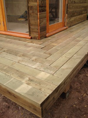 Необычный дом с изогнутой крышей - фото 18