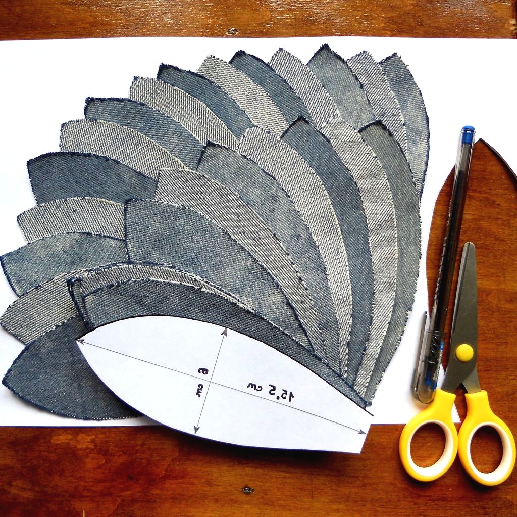 Клумба из цемента в форме лилии - фото 5