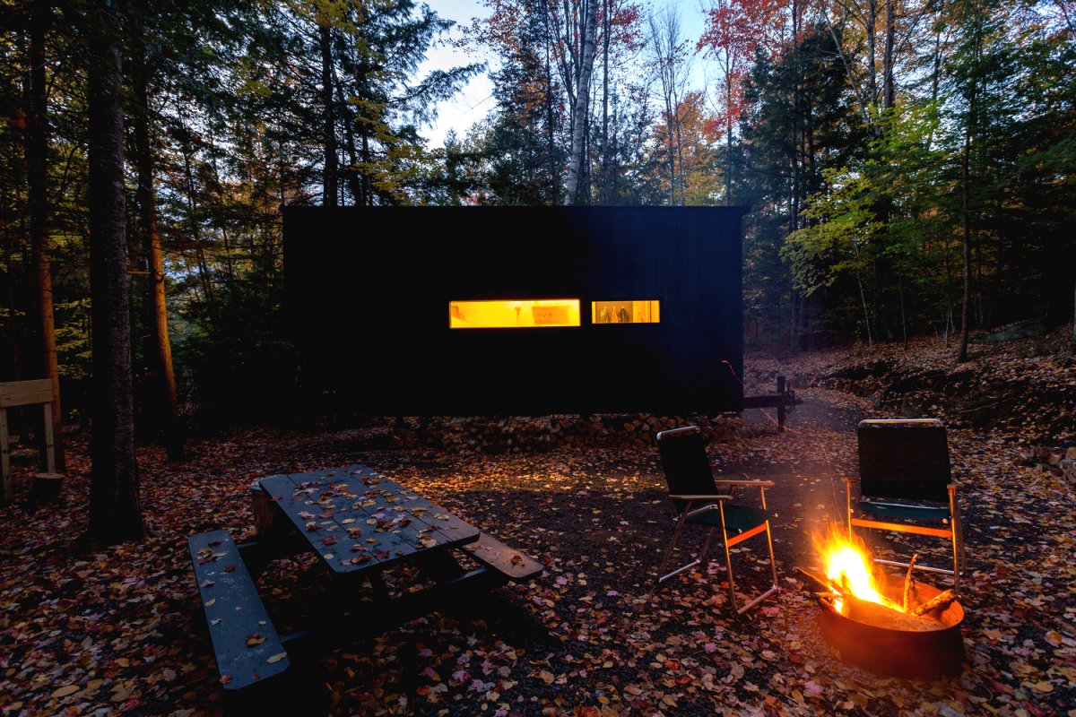 Маленький домик на колесах для дачи - фото 6