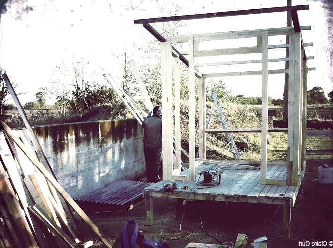 Небольшой деревянный домик - фото 5