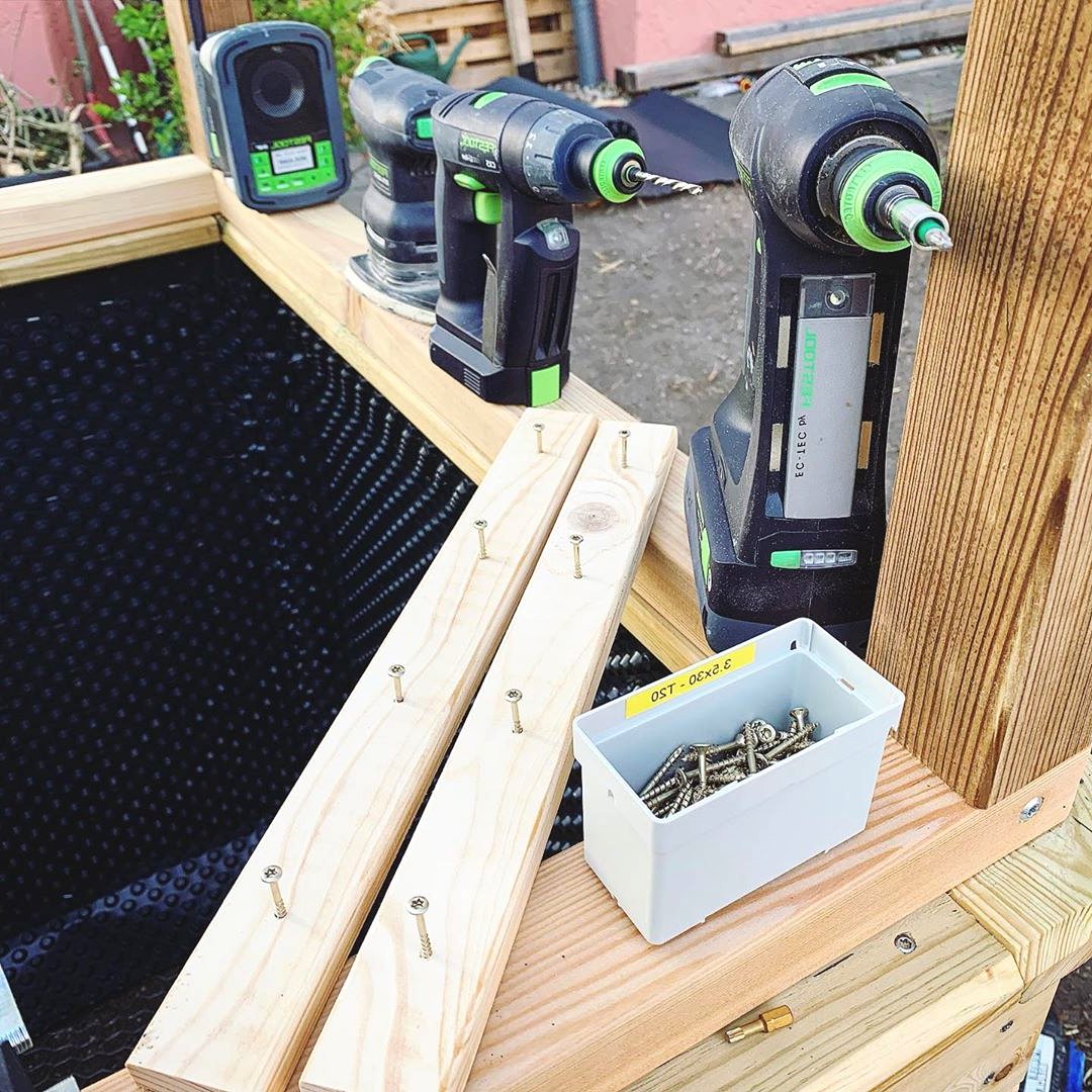 Очень красивая клумба для выращивания цветов - фото 11