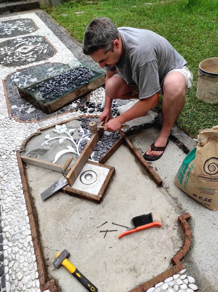 Необычная идея для садовой дорожки - фото 6