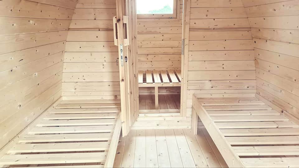 Оригинальный дачный домик из сосны - фото 4