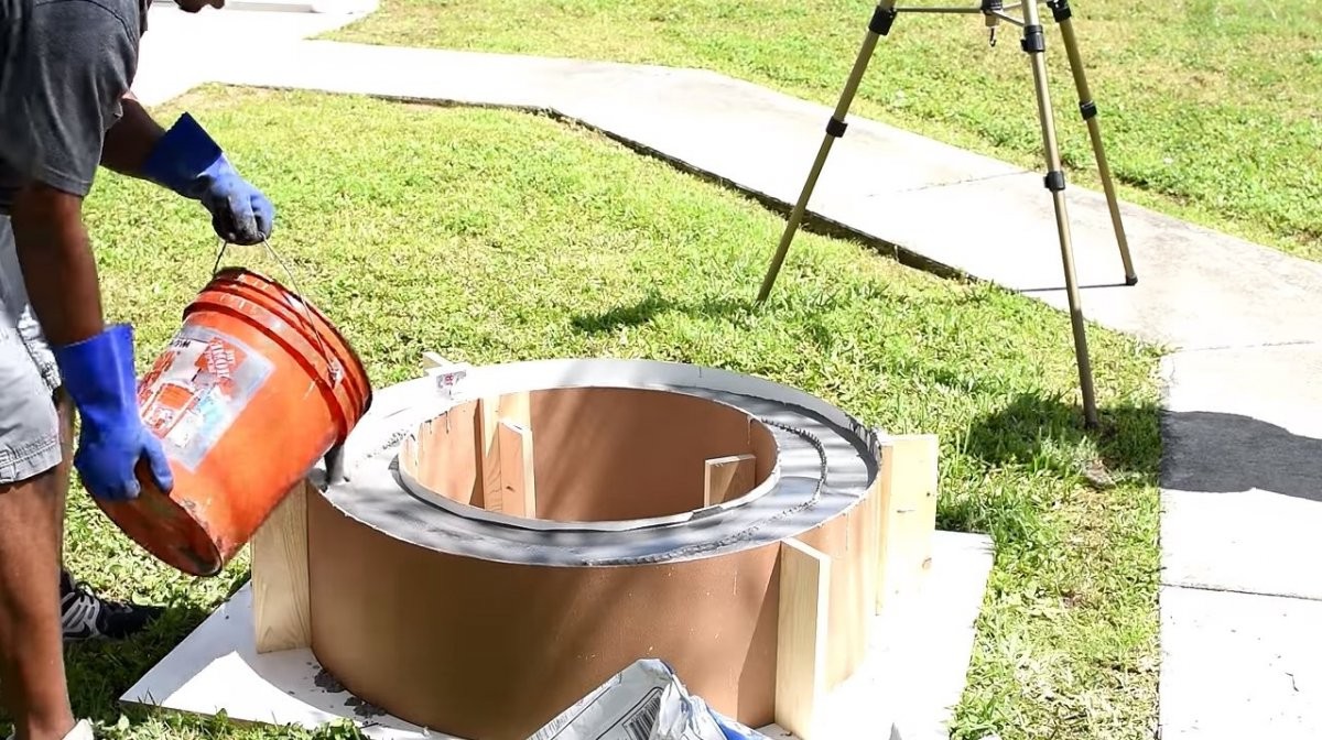 Уличный очаг из барабана стиральной машины и бетона - фото 18