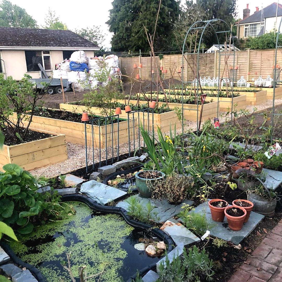 Необычное оформление огорода своими руками - фото 21