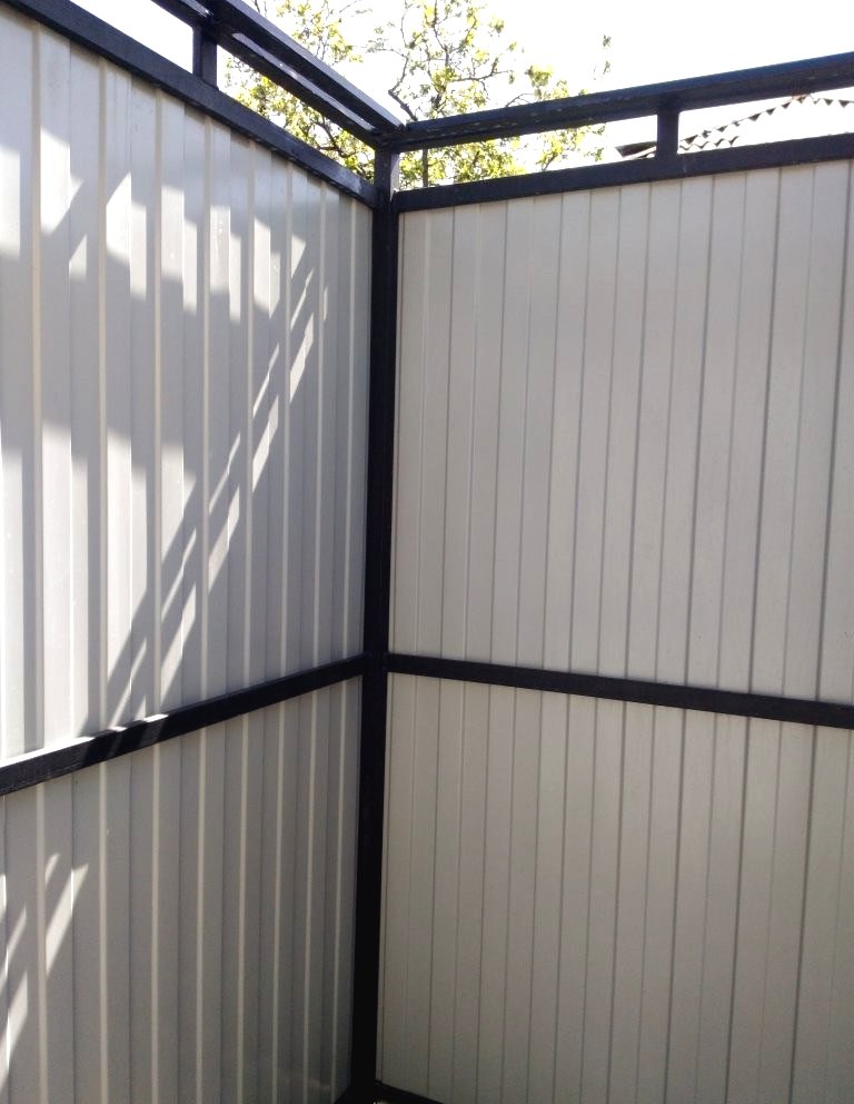 Летний душ из профильной трубы - фото 16