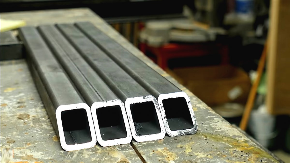 Как сделать скамью из бревна с местом для хранения - фото 19