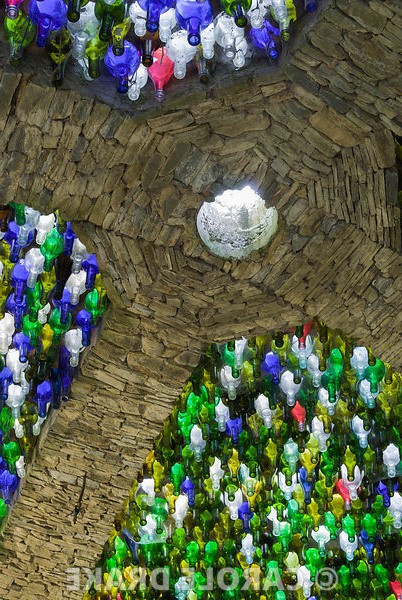 Сад в котором иглу из пустых бутылок вина - фото 2