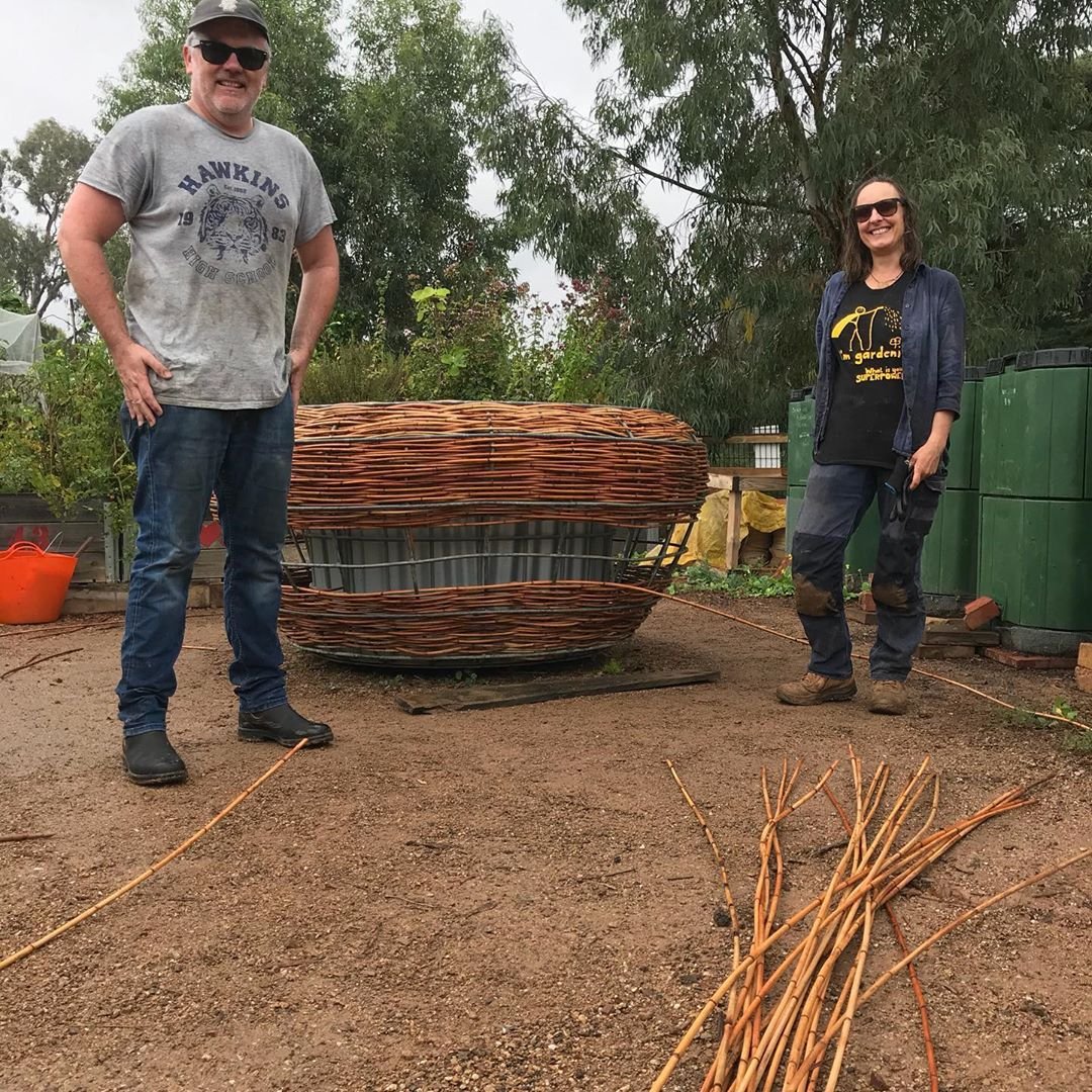 Необычная клумба для цветов - фото 5