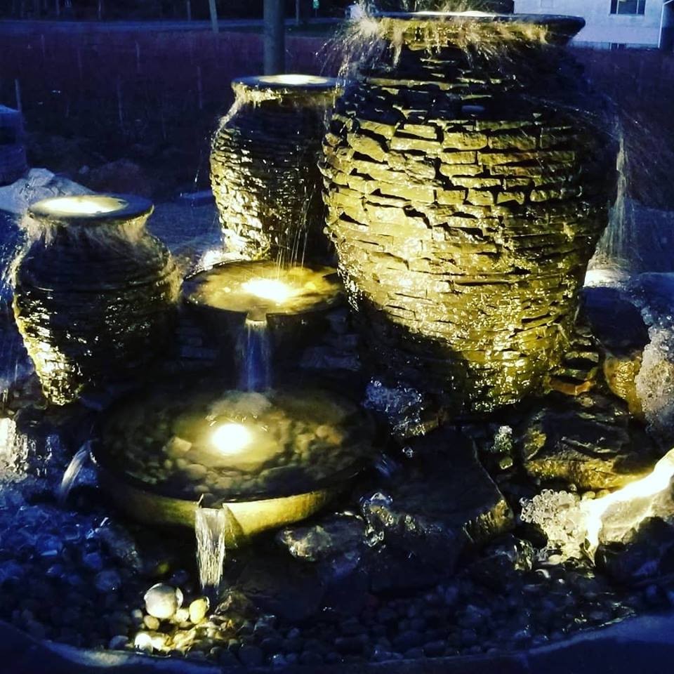 Оригинальный фонтан из каменных ваз - фото 8