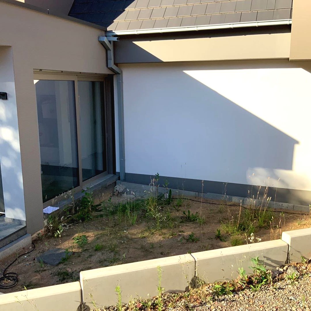 Ландшафтный дизайн участка перед домом - фото 3