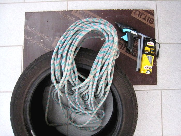 Столик из автопокрышки - фото 3