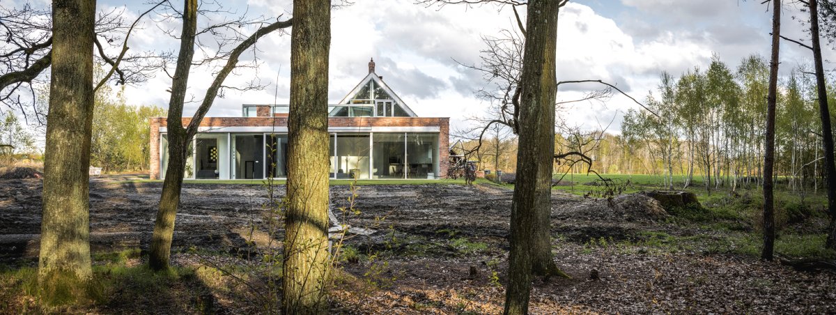 Интересный кирпичный дом - фото 5