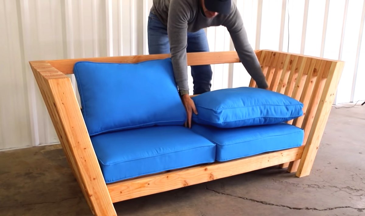Деревянный диван для дачи - фото 10