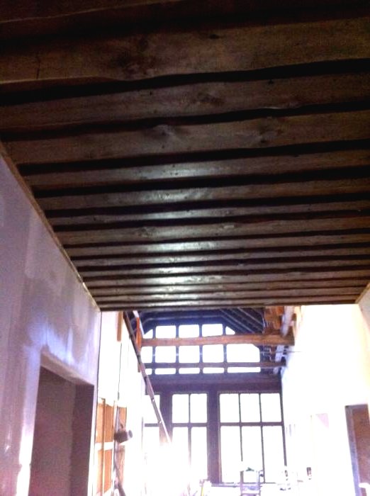 Необычный дом с видом на озеро - фото 20