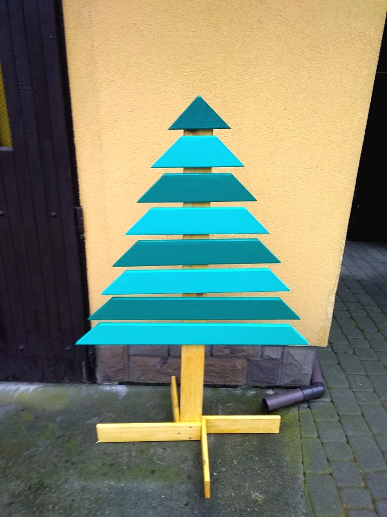 Елки из поддонов - фото 4