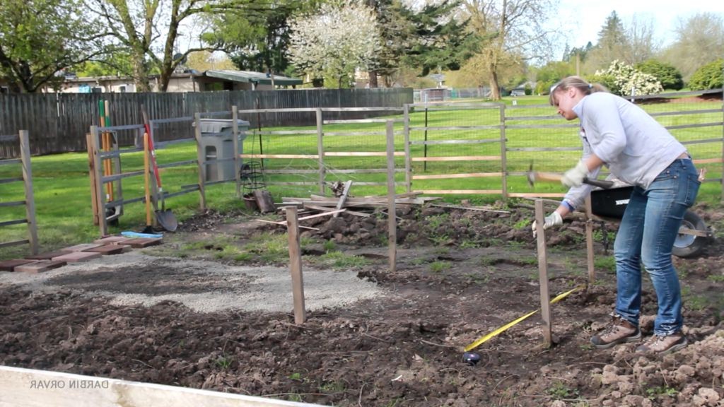 Уютная беседка с декоративной решеткой - фото 2