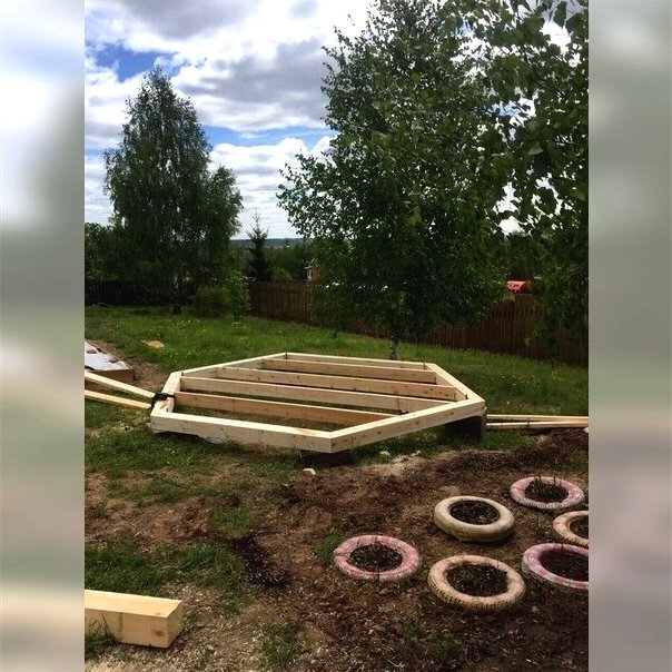 Открытая деревянная беседка для дачи - фото 2