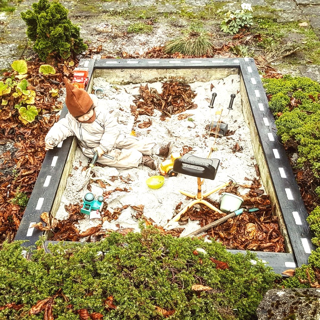 Какой может быть детская площадка на даче? - фото 9