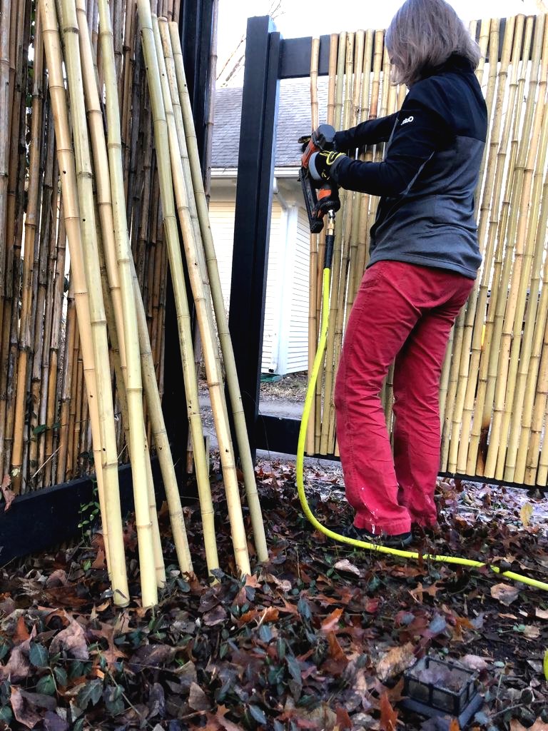 Необычный забор - фото 6