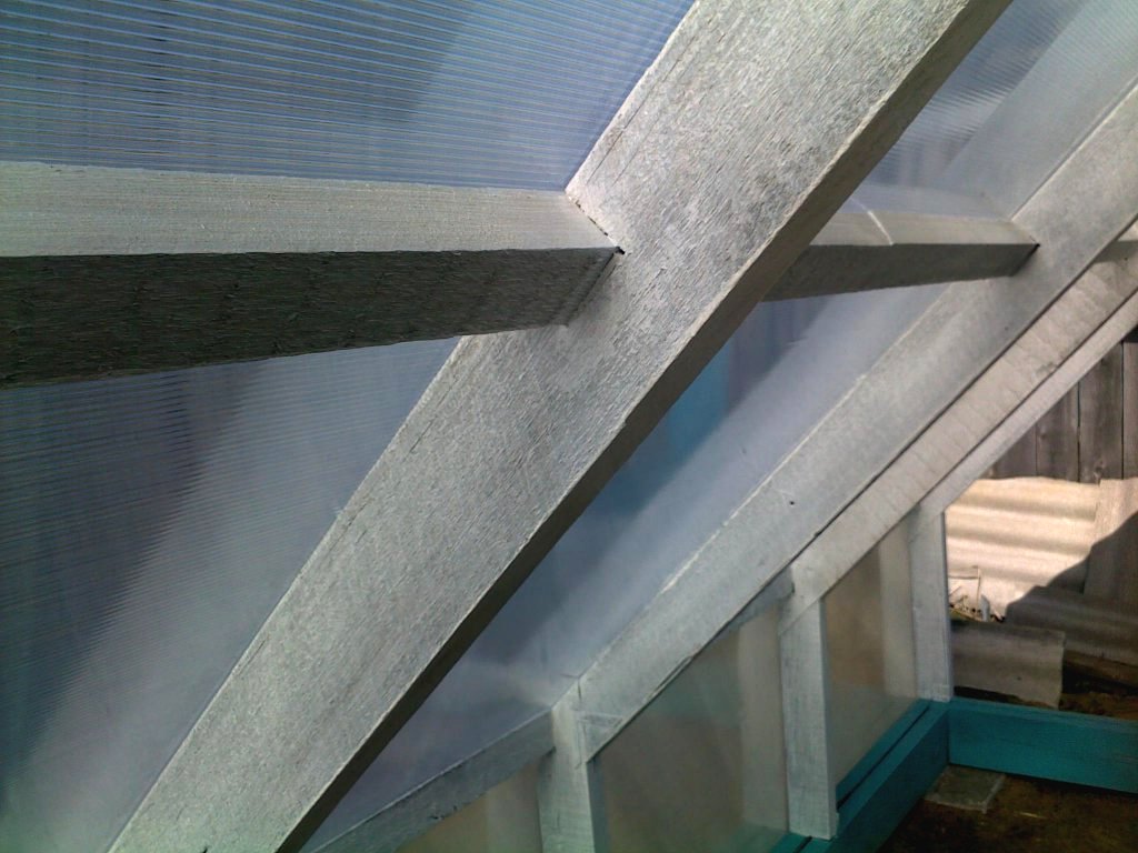 Интересная теплица из поликарбоната - фото 13