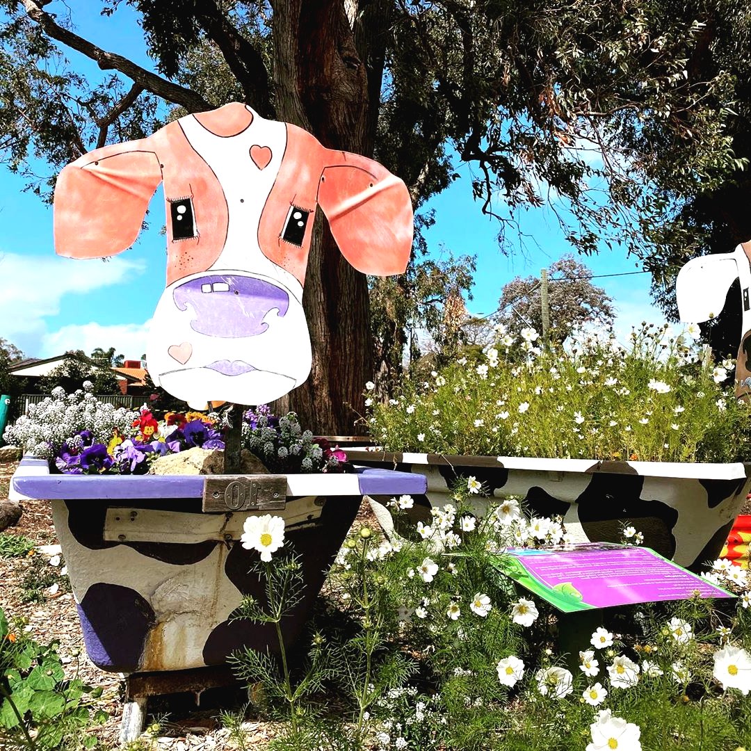 Цветочная клумба из ванны - фото 3