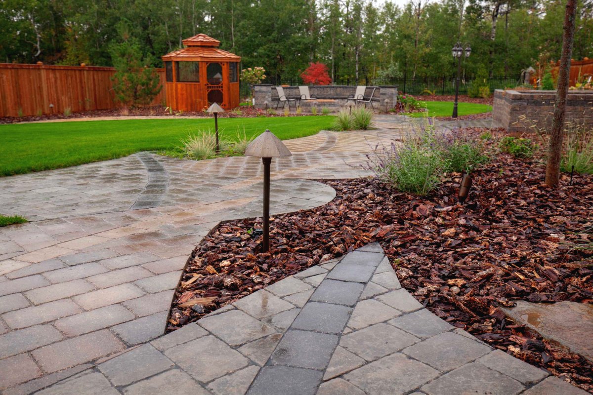 Ландшафтный дизайн участка перед домом - фото 4