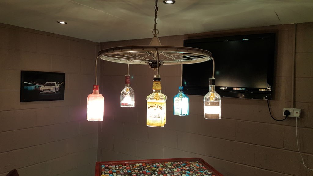 Люстра из велосипедного колеса и бутылок - фото 2