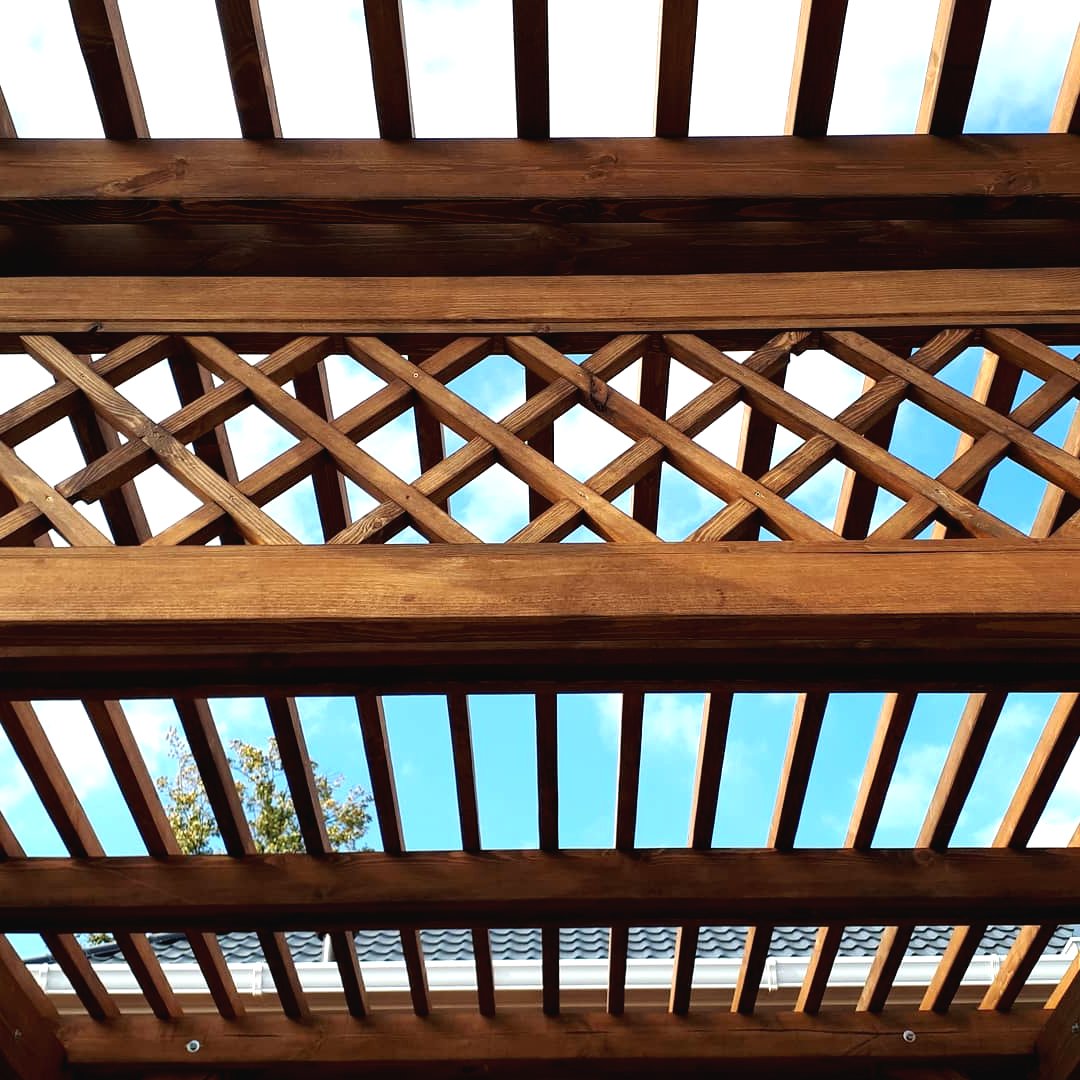 Оригинальная пергола из дерева - фото 4