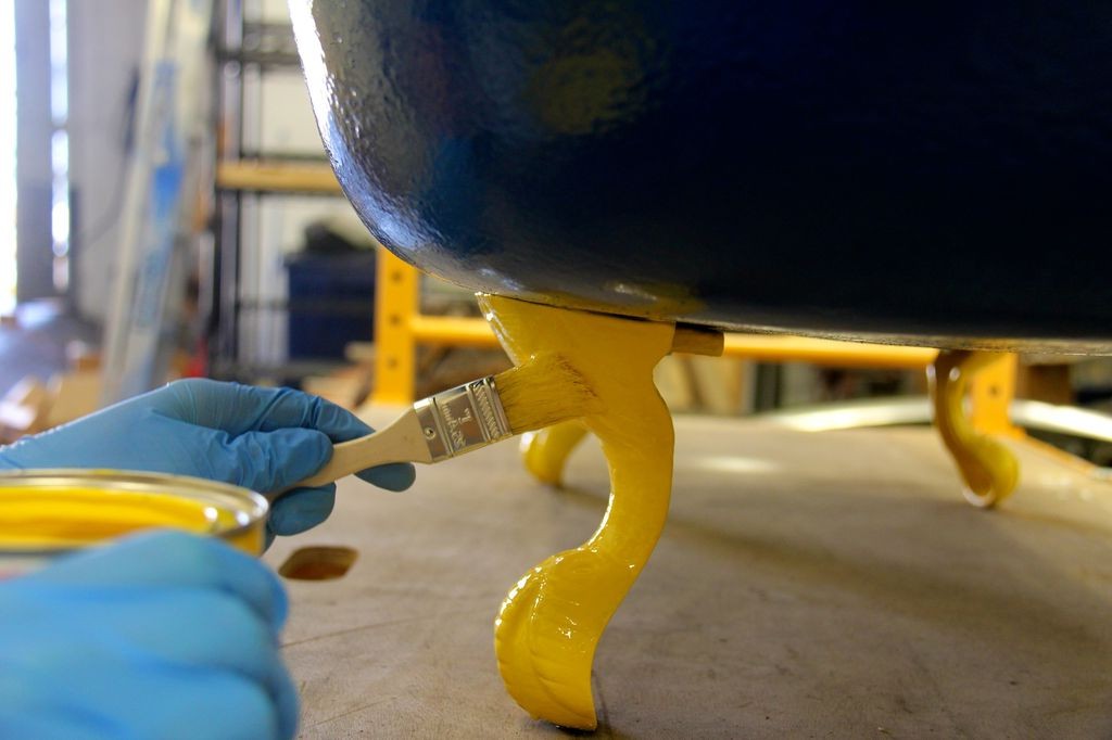 Оригинальная кушетка из старой ванны - фото 26