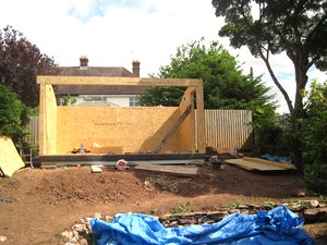 Необычный дом с изогнутой крышей - фото 6