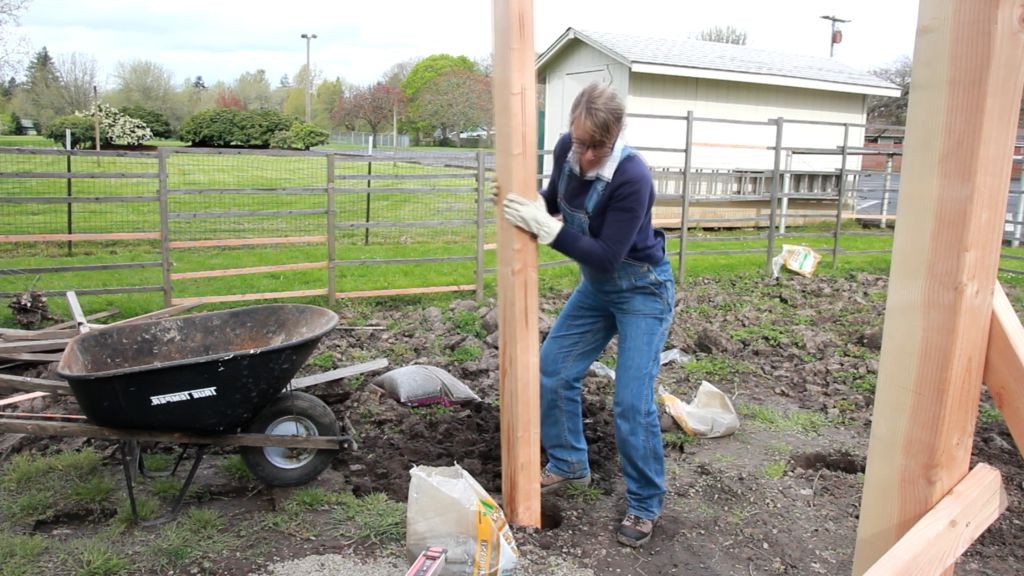 Уютная беседка с декоративной решеткой - фото 4