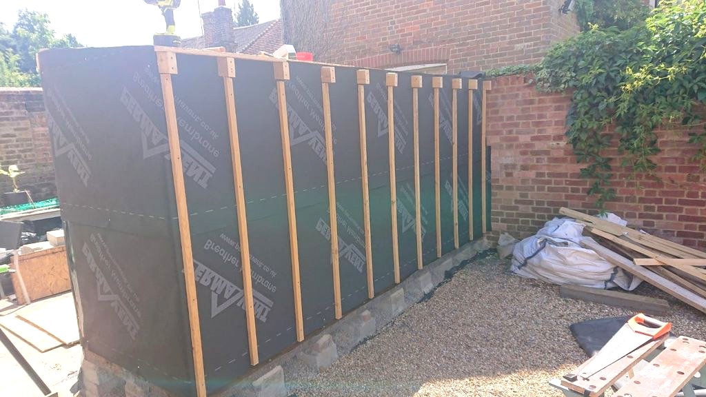 Современный сарай из дерева - фото 16