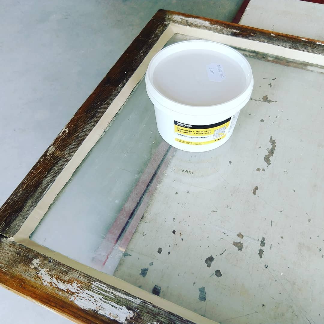 Небольшая оранжерея из старых окон - фото 3