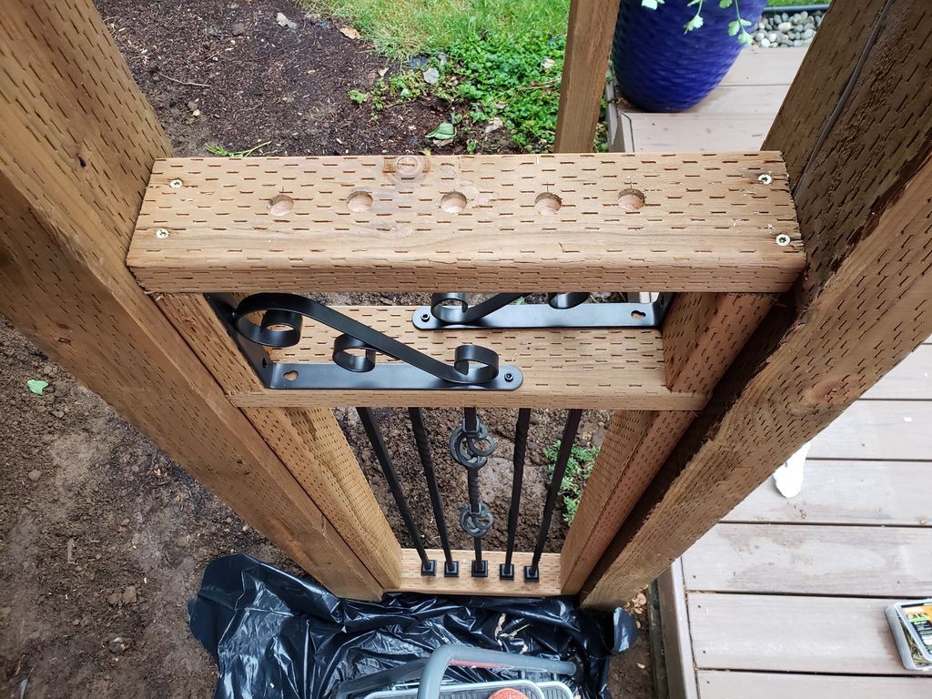 Арка из дерева с двойными качелями - фото 48